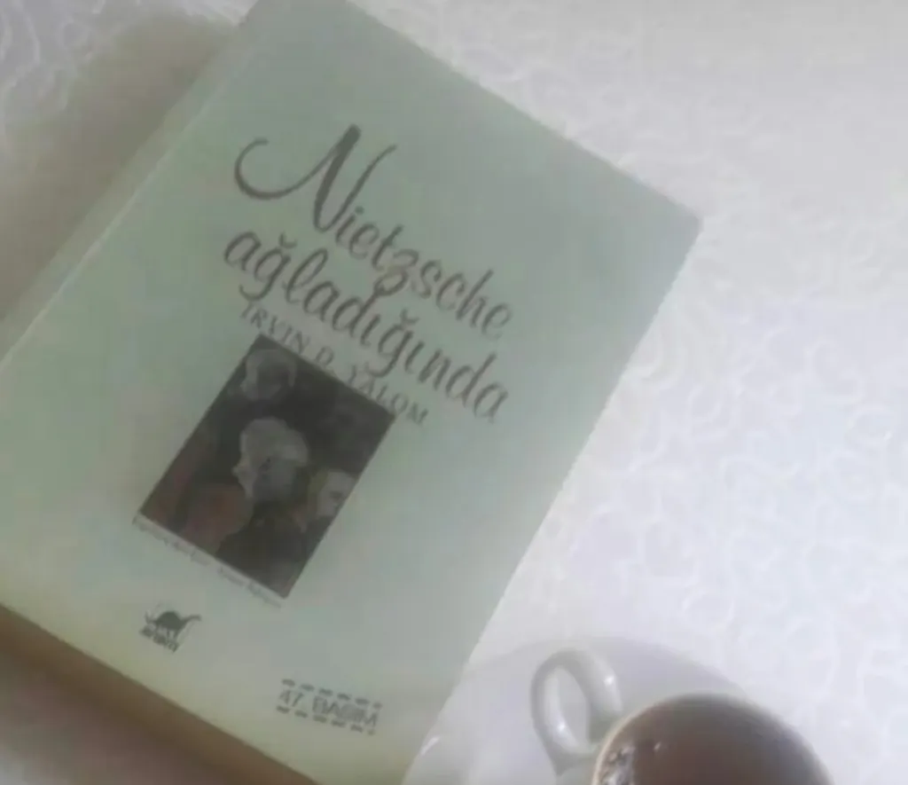 Nietzsche ağladığında romanda asıl hasta olan kim?