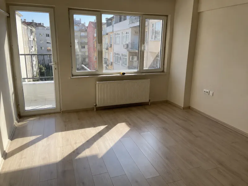 Küçük ama merkezi ev mi, uzakta büyük ev mi?